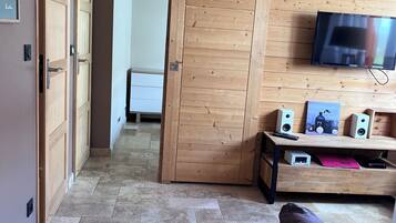 Télévision, table de tennis de table