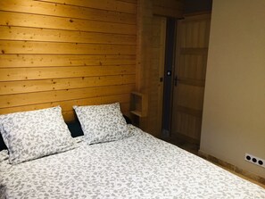 2 bedrooms, bed sheets