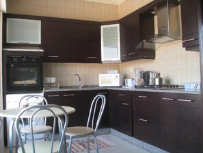 Lägenhet - flera sängar | Eget kök | Kylskåp, mikrovågsugn, ugn och spishäll