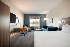 Bàn, màn/rèm cản sáng, bàn ủi/dụng cụ ủi quần áo 