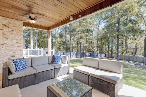 Luxe 3BR | Sleeps 10 | Pet Friendly