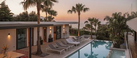 Indoor pool, outdoor pool