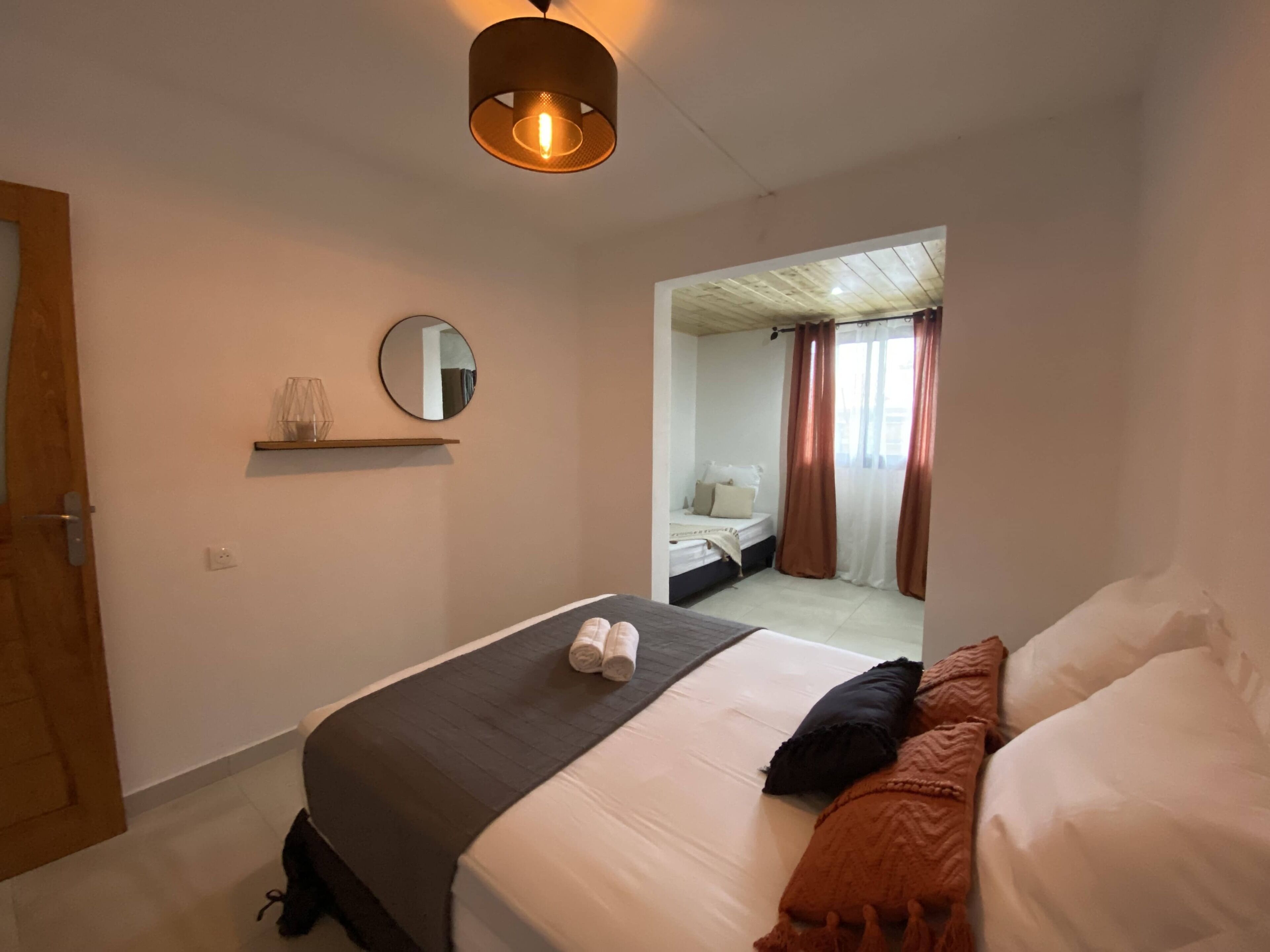 4 chambres, fer et planche à repasser, Wi-Fi, draps fournis