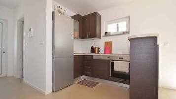 Frigorifero, forno, piano cottura, lavastoviglie