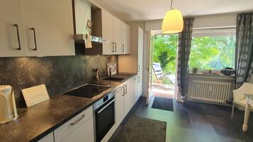 Kühlschrank, Ofen, Herdplatte, Geschirrspüler