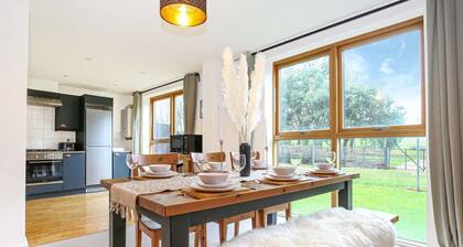 Beautiful Apartment - City Centre - Garden+Parking