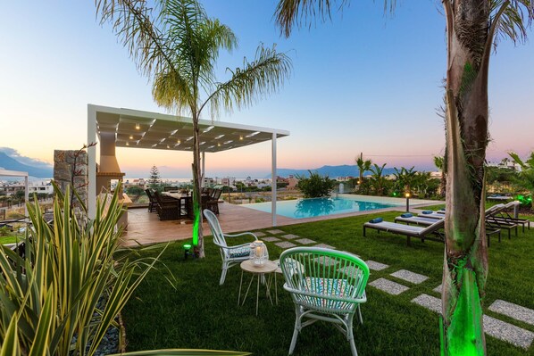 Outdoor pool - Villa Anemeli 5-bedroom villa with a private pool (Kissamos)