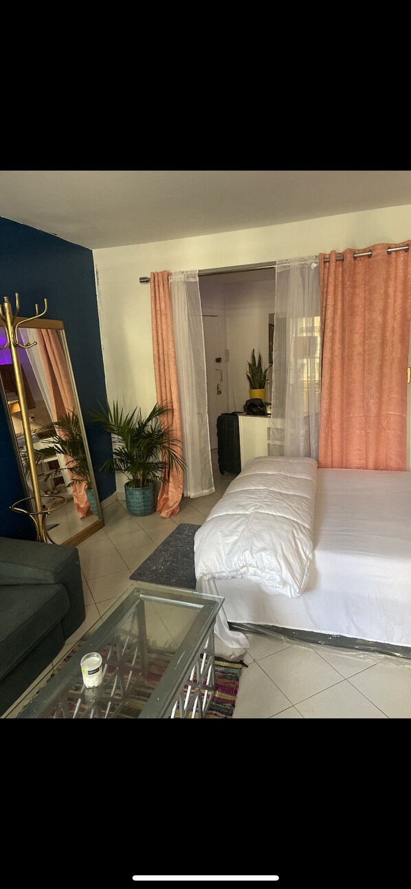 1 غرفة نوم ومكواة/لوح كي وواي فاي وملاءات أسرّة