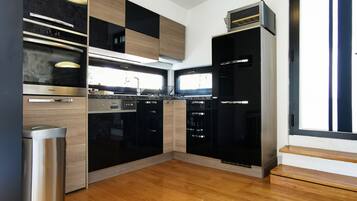 Refrigerador, horno, placa de cocina, lavavajillas
