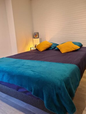 2 chambres, fer et planche à repasser, lit parapluie, Wi-Fi gratuit