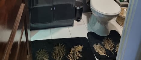 Dusche, Handtücher, Seife, Toilettenpapier