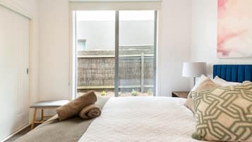 3 Schlafzimmer, Schreibtisch, Bügeleisen/Bügelbrett, WLAN