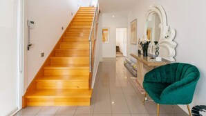 Interior - Modern home 2mins walk to Rye Beach (Rye)