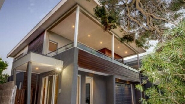 Exterior - Modern home 2mins walk to Rye Beach (Rye)