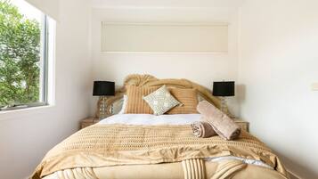 3 bedrooms, desk, iron/ironing board, WiFi