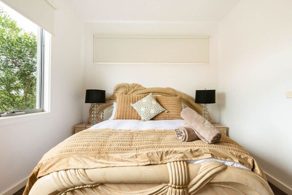 3 dormitorios, escritorio, tabla de planchar con plancha y wifi