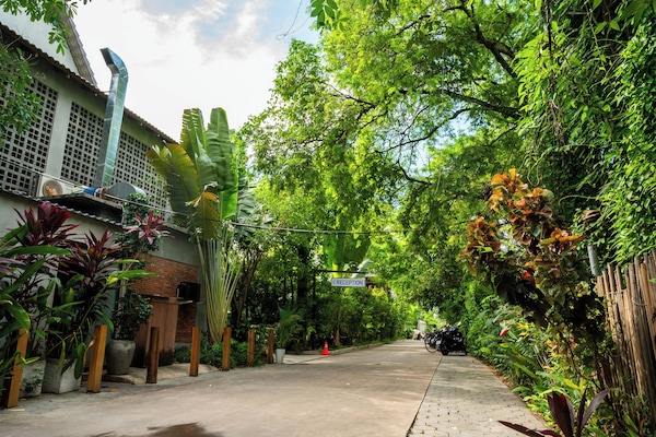 Pintu masuk properti