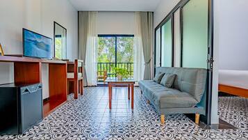 Family Room, 2 Bedrooms, Garden View | Living area | Smart TV