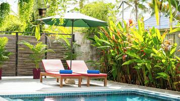 Minibar, in-room safe, desk, laptop workspace