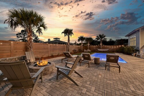 Walk to Beach! Private Heated Pool, Golf Cart, Bikes, Fire Pit & More!