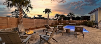 Walk to Beach! Private Heated Pool, Golf Cart, Bikes, Fire Pit & More!