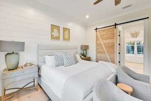 5 bedrooms, desk, free WiFi, bed sheets