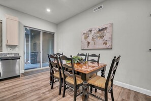 Dining - Majestic Lux Apt 3bed/2bath w Views for days! (St. George)