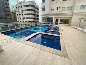 Piscina interna, piscina externa