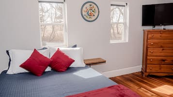 4 bedrooms, desk, free WiFi, bed sheets