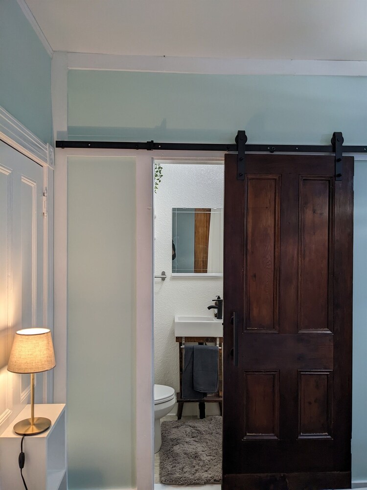 Darling downtown micro suite! Wolfville Vrbo