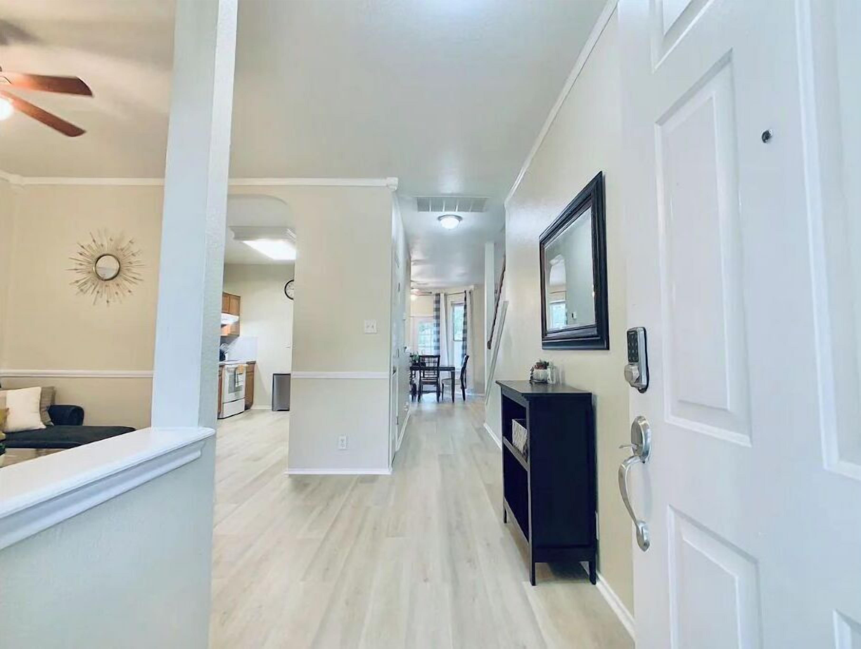 Cozy 4 Bedroom House For Your Family Vacation! - San Antonio, TX