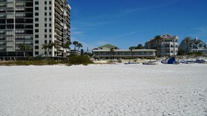 Exterior - Walk out to the Beach from your 2 Bedroom Condo or swim in the pool. Sleeps 6 (St. Pete Beach)