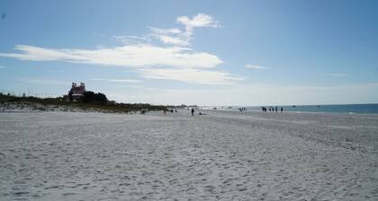 Walk out to the Beach from your 2 Bedroom Condo or swim in the pool. Sleeps 6