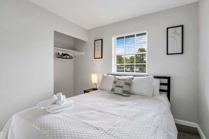 3 Schlafzimmer, Schreibtisch, Bügeleisen/Bügelbrett, WLAN