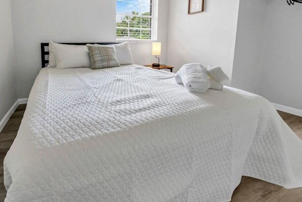 3 bedrooms, desk, iron/ironing board, WiFi