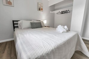 3 slaapkamers, een bureau, een strijkplank/strijkijzer, wifi