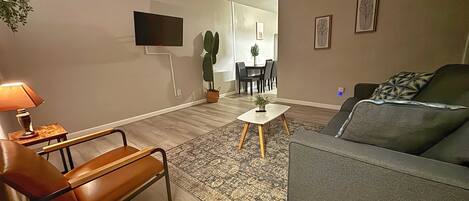 テレビ、書斎 / ワークスペース