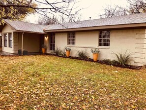 Exterior - Nice house close to Lewisvile Lake (The Colony)