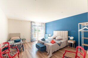 6 bedrooms, iron/ironing board, free WiFi