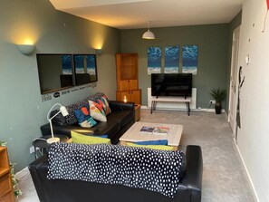 Apartment, Multiple Beds | Living room