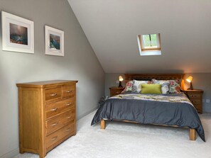 Apartment, Multiple Beds