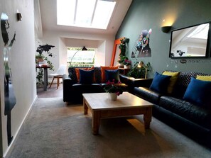 Apartment, Multiple Beds | Living room