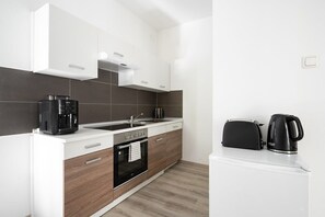 雪櫃、焗爐、爐具、洗碗機