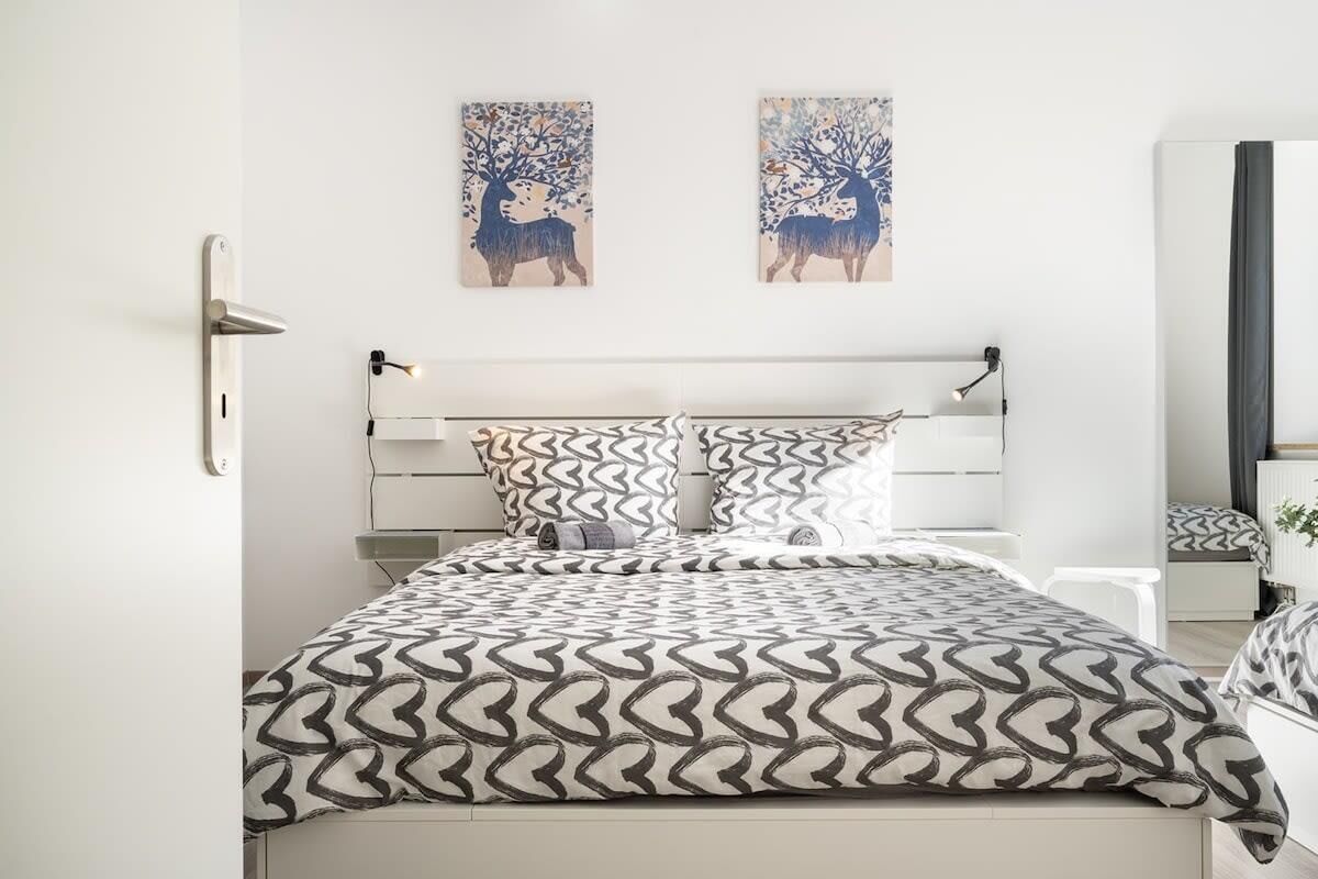 2 bedrooms, iron/ironing board, WiFi, bed sheets