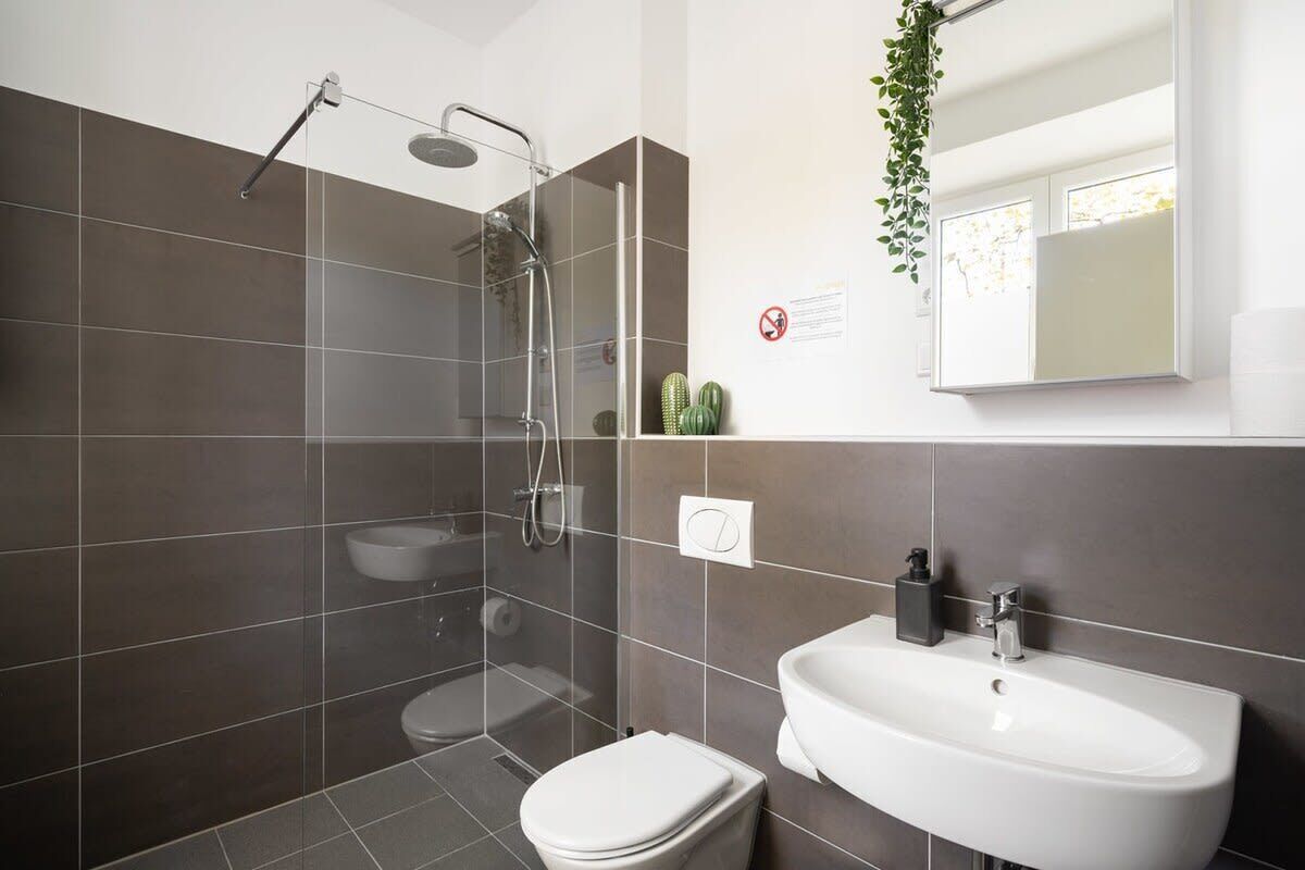 Shower, hair dryer, towels, shampoo