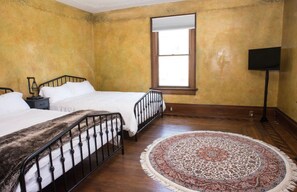 2 Schlafzimmer, Schreibtisch, Bügeleisen/Bügelbrett, WLAN