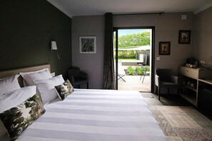 3 bedrooms, iron/ironing board, travel crib, free WiFi - Contemporary villa with outdoor Jacuzzi (Pleuven)