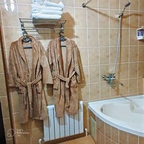 Standard Double Room | Bathroom
