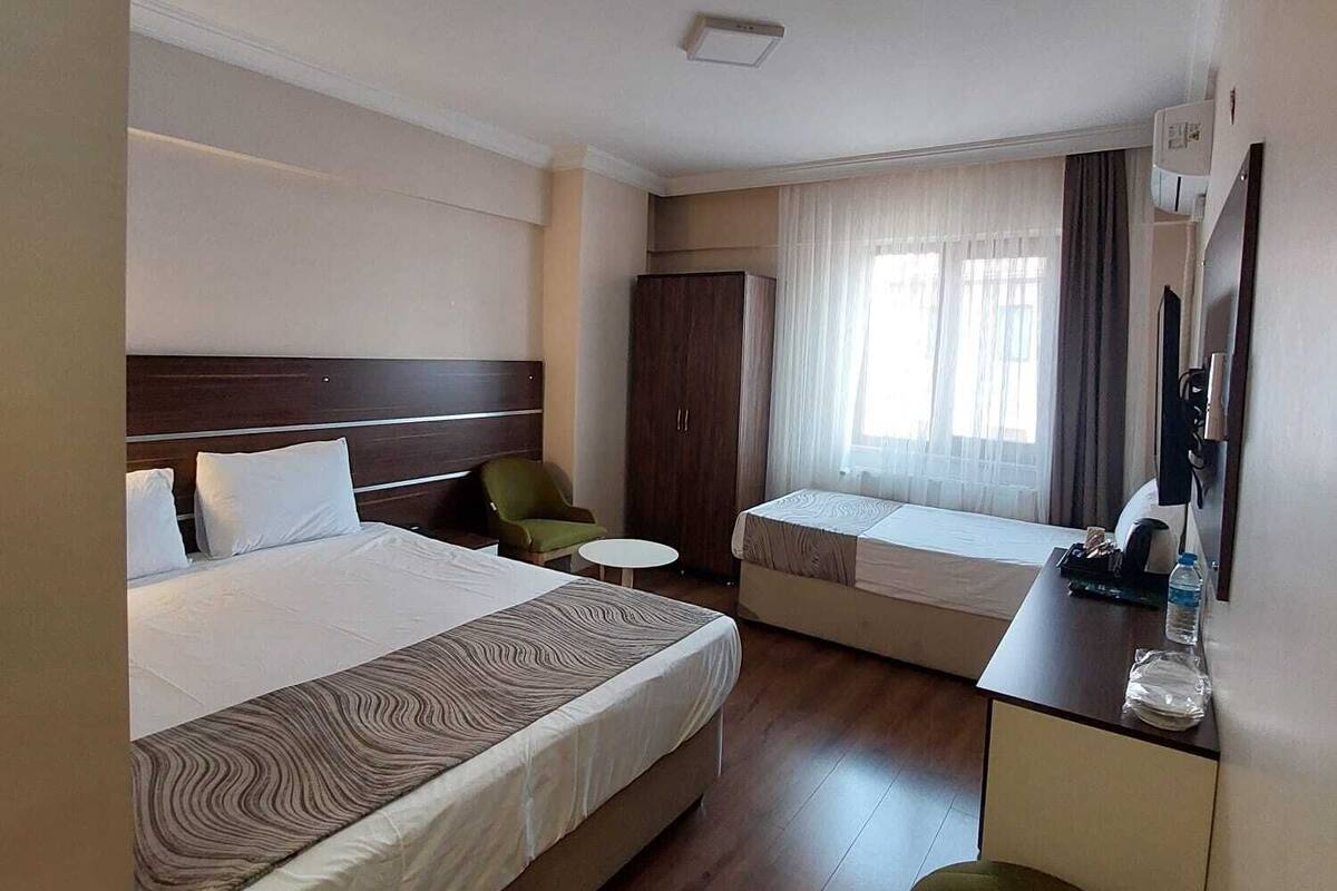 Economy Triple Room | Egyptian cotton sheets, premium bedding, down comforters