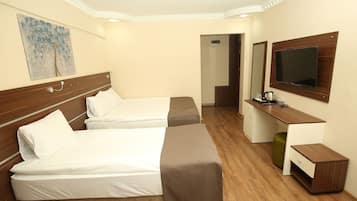 Habitación triple estándar | Sábanas de algodón egipcio, ropa de cama de alta calidad y edredón